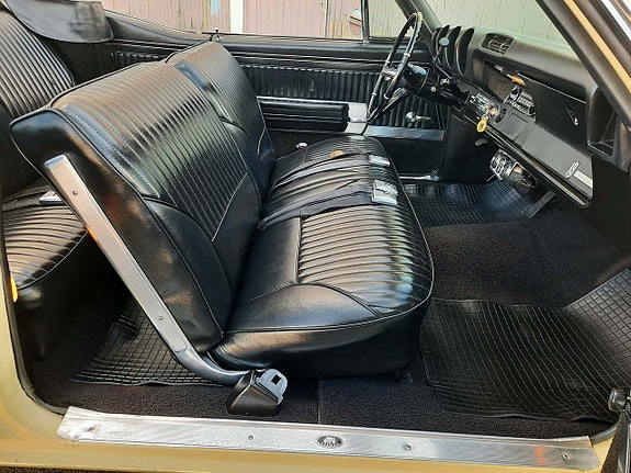 Oldsmobile Cutlass 15 of 27