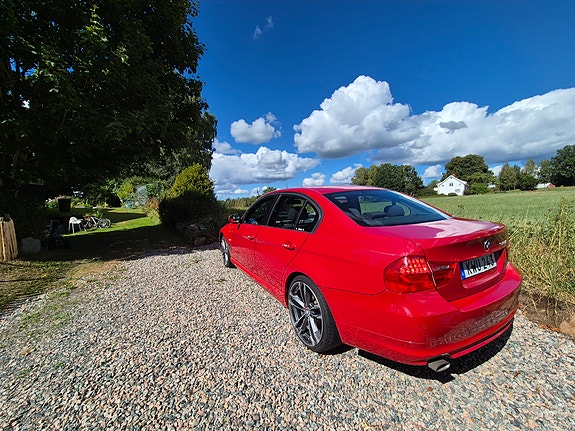 BMW 318d 2 of 5