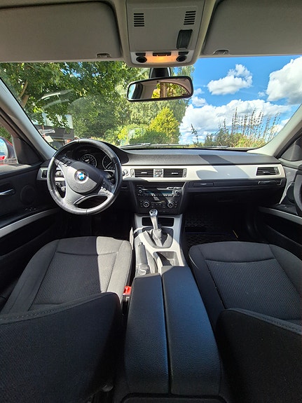 BMW 318d 4 of 5
