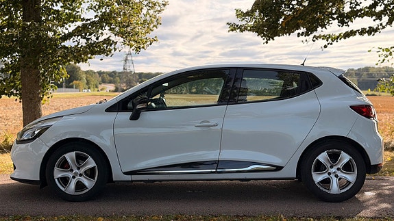 Renault Clio 8 of 17