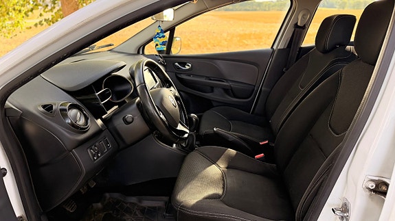 Renault Clio 13 of 17