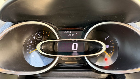 Renault Clio 16 of 17