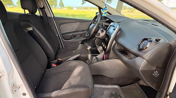 Renault Clio 10 of 17