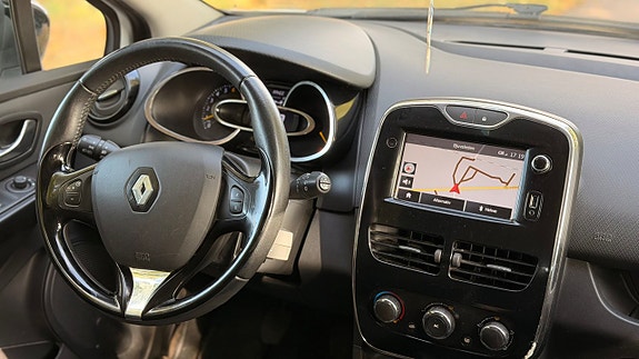 Renault Clio 9 of 17