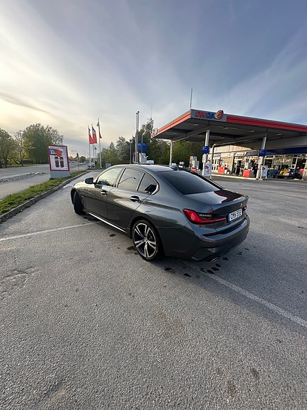 BMW 330e 4 of 4