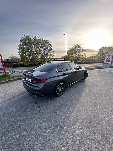 BMW 330e 3 of 4
