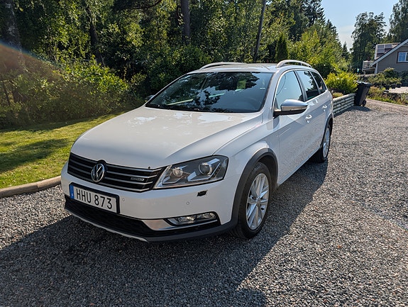 Volkswagen Passat Alltrack 2 of 6