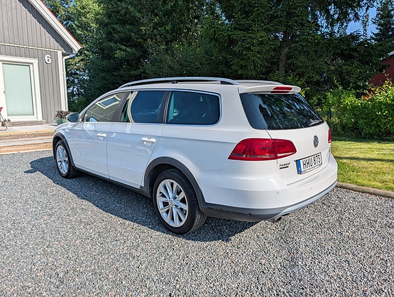 Volkswagen Passat Alltrack 4 of 6