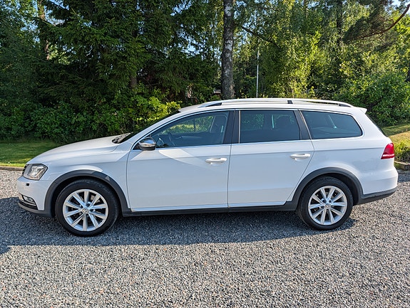 Volkswagen Passat Alltrack 3 of 6