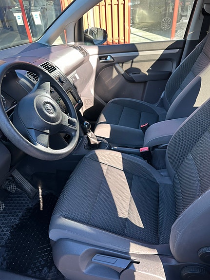 Volkswagen Touran 4 of 4