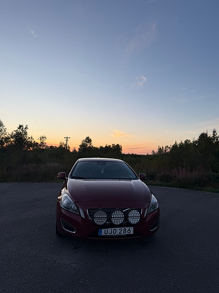 Volvo S60 2 of 9