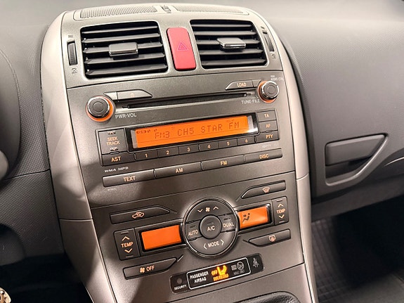 Toyota Auris 18 of 26
