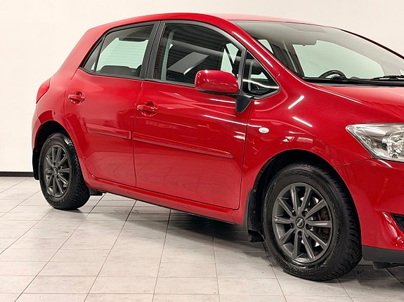 Toyota Auris 2 of 26