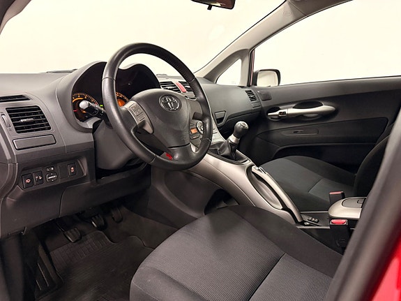 Toyota Auris 10 of 26