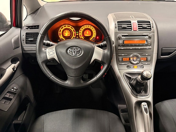 Toyota Auris 15 of 26