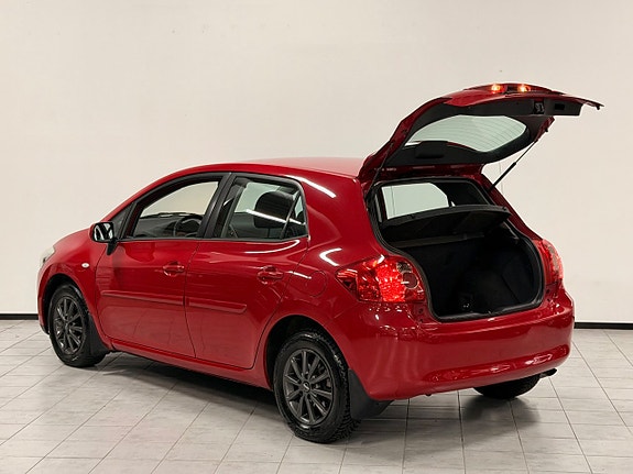 Toyota Auris 7 of 26