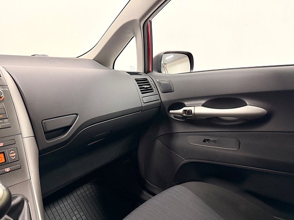 Toyota Auris 22 of 26