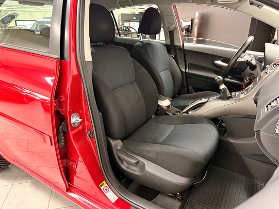 Toyota Auris 24 of 26