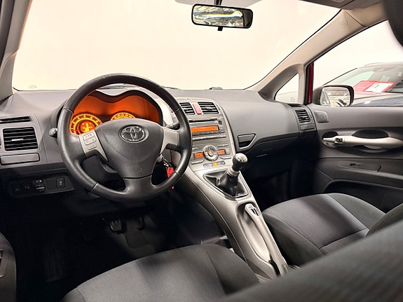 Toyota Auris 25 of 26