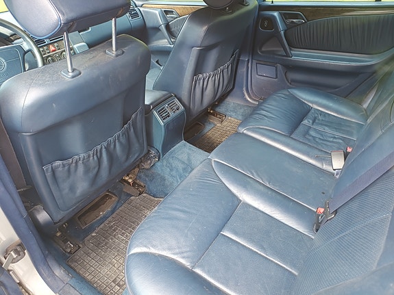 Mercedes-Benz 280 E 3 of 5
