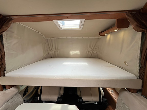 Carthago C-Tourer C1I 148 Endast 8000 mil, 5-bälte/Backkamera/Solcell/långbäddar 17 of 23