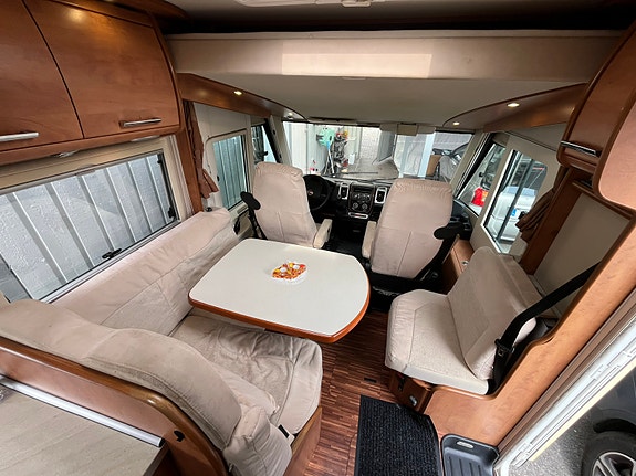Carthago C-Tourer C1I 148 Endast 8000 mil, 5-bälte/Backkamera/Solcell/långbäddar 6 of 23