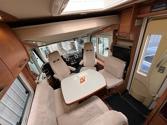Carthago C-Tourer C1I 148 Endast 8000 mil, 5-bälte/Backkamera/Solcell/långbäddar 7 of 23