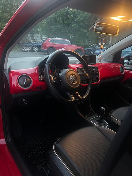 Volkswagen UP! 2 of 7