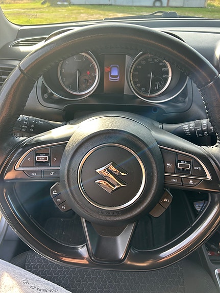 Suzuki Swift 2 of 7