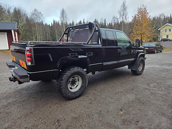 Chevrolet K2500 2 of 7