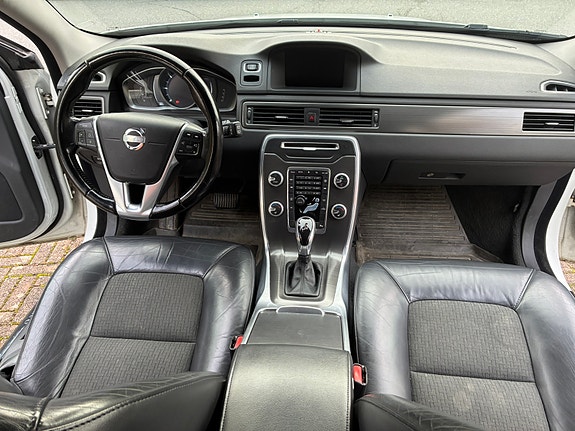 Volvo V70 7 of 18