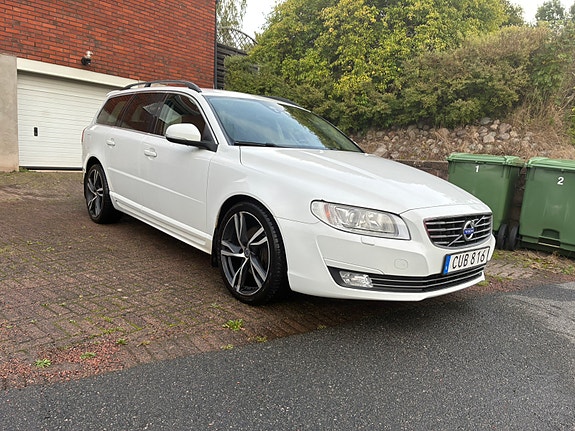 Volvo V70 2 of 18
