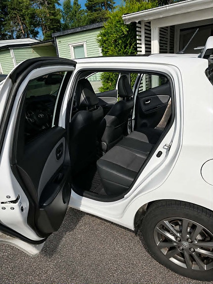 Toyota Yaris 6 of 8