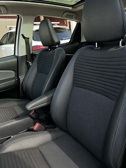 Toyota Yaris 8 of 8