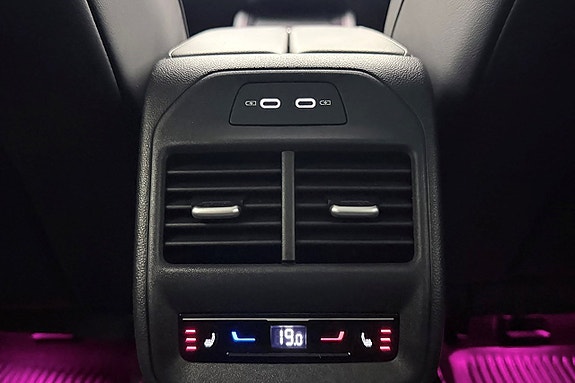 Volkswagen Passat 18 of 30