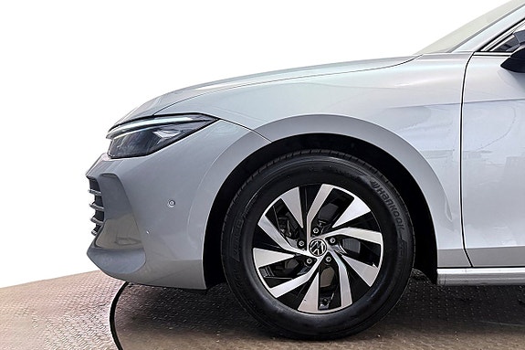 Volkswagen Passat 11 of 30