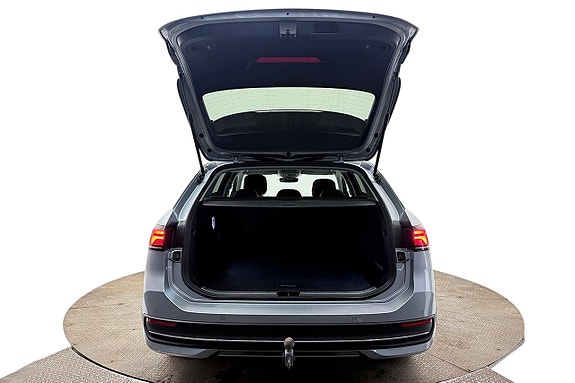 Volkswagen Passat 8 of 30