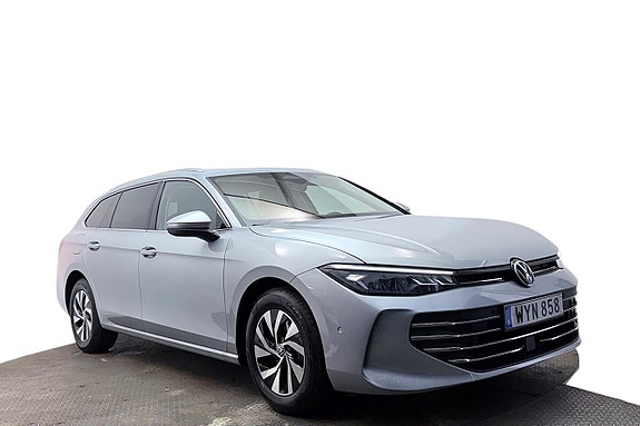Volkswagen Passat 4 of 30