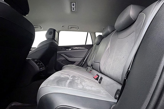 Volkswagen Passat 16 of 30