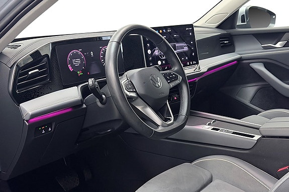 Volkswagen Passat 13 of 30