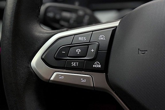 Volkswagen Passat 22 of 30
