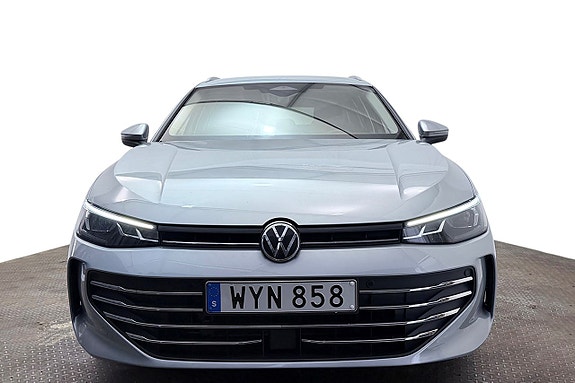 Volkswagen Passat 3 of 30