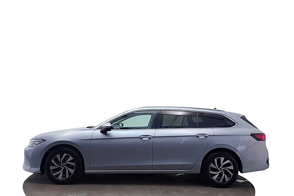 Volkswagen Passat 10 of 30