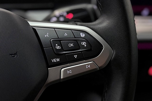 Volkswagen Passat 23 of 30