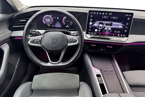 Volkswagen Passat 21 of 30