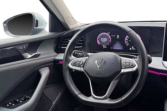 Volkswagen Passat 19 of 30