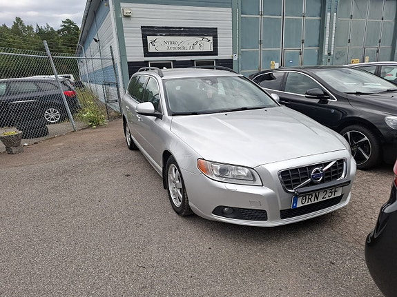 Volvo V70 2 of 6