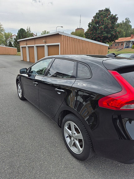 Volvo V40 3 of 6