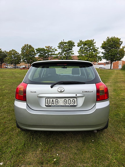 Toyota Corolla 4 of 6