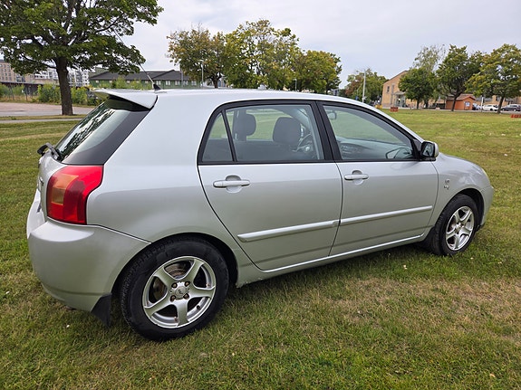 Toyota Corolla 3 of 6